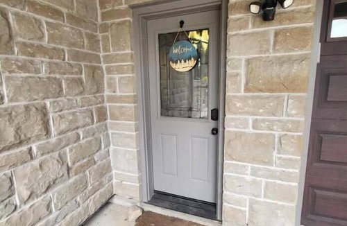 Salem Apartment | 2 bedroom apartment close to downtown Elora, Pet Friendly.