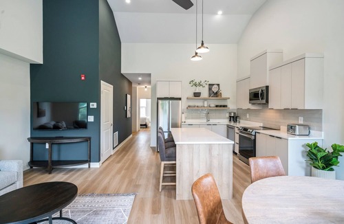 St. Davids Apartment | 2 Bedroom Brand New Luxe Niagara Apt for up to 4 ppl