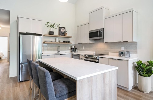 St. Davids Apartment | 2 Bedroom Brand New Luxe Niagara Apt for up to 4 ppl