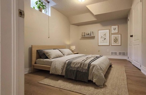 Bronte Bed & Breakfast | 2-bedroom Basement apartment close lake Ontario-south shell beach