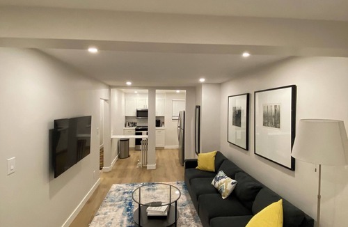 Port Credit Apartment | 2-Bedroom Beauty on the Lakeshore in Port Credit, Mississauga