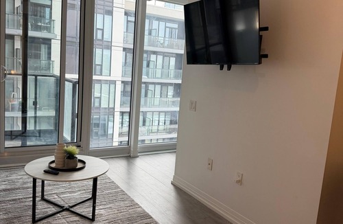 St. Lawrence Condo | 2-bedroom condo in peaceful Toronto with AC and comfort