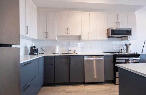 District d'Aylmer Apartment | 2-Bedroom Executive Suite in Old Aylmer | Quiet, Fully Furnished Near Ottawa