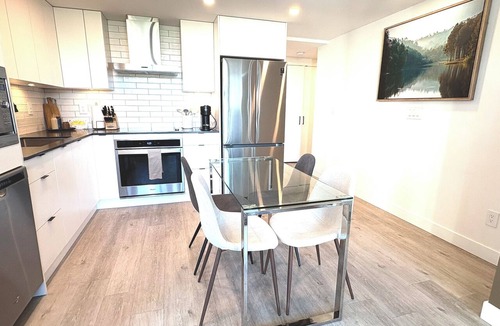 Downtown Kelowna Condo | 2 Bedroom Lakeview in Downtown Kelowna with Rooftop Terrace + EV Parking