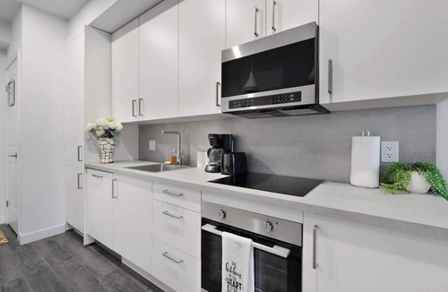 Niagara Falls Apartment | 2-Bedroom Niagara Stay, 8 Minutes to the Falls, Sleeps 4!