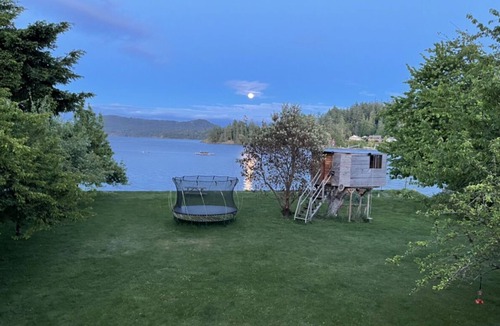 Sooke House | 2 bedroom Oceanfront - Billing spit