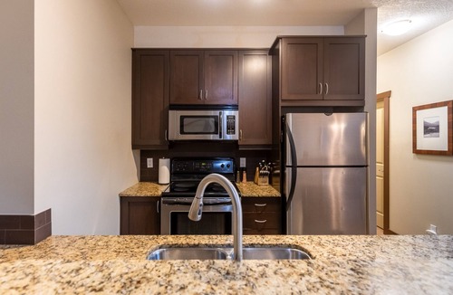 East Kootenay Condo | 2 Bedroom Plus Loft. Pool and A/C