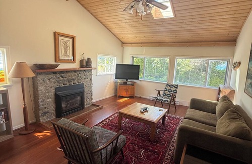 Vesuvius Cottage | 2 Bedroom Semi-Waterfront Cottage in Vesuvius, Salt Spring Island