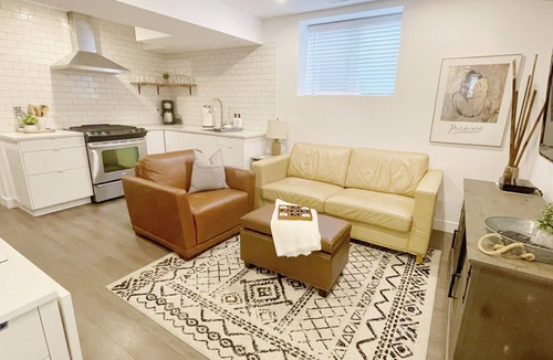 Douglas Apartment | 2 Bedrooms + 1 Bathroom w/Hot Tub - near White Rock