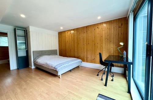 Richmond House | 2 Bedrooms Garden Suite with Living Room, Kitchen and Laundry near YVR Airport, Transit and Shopping Mall