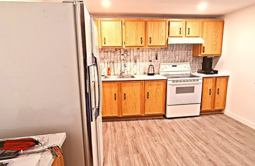 London House | 2 Bedrooms in Entire Home w/Free Parking Near to Hospital and Grocery Stores