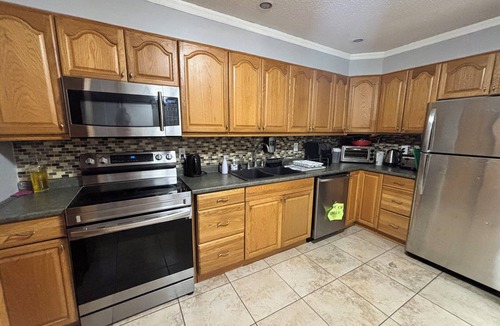 Chippawa House | 2 minutes to the falls ultimate Niagara Getaway - Hot Tub, Game Room, & tiki bar