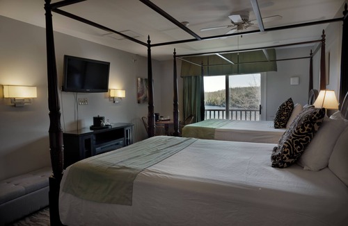 Liscomb Hotel | 2 Queen Beds + Private Balcony
