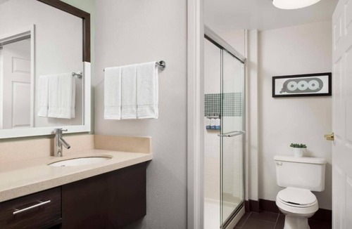 Thornhill Hotel | 2 Spacious Family Suites with Indoor Pool, Pet-Friendly and Free Breakfast
