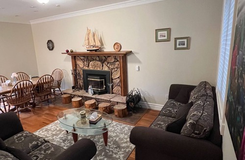 Sharon Cottage | 2-storey, 3,000 sq.ft house on 2 acres with large deck and gazebo