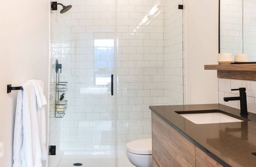 Downtown Kelowna Apartment | 24th Floor Panoramic Penthouse in DT Kelowna With Amazing Views; Huge, Brand-new