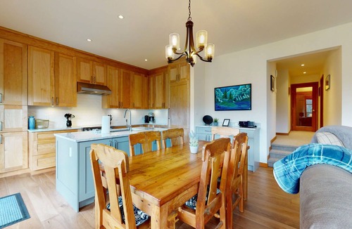 Blackcomb House | 2BR | Blackcomb Greens | Wood Burning Fireplace | Communal Hot Tub | Nature Views