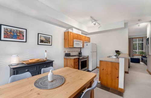 Village North House | 2BR | Granite Court | Village Location | King Bed | Private Balcony | Parking | Fireplace