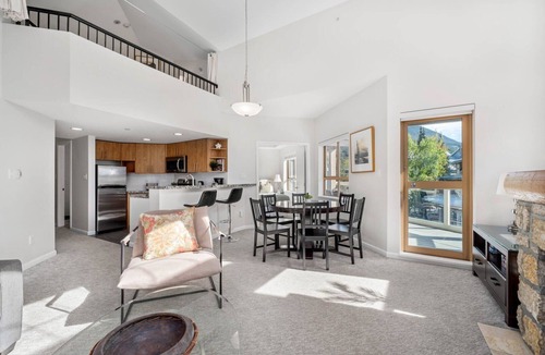 Whistler Village Condo | 2BR + Loft + Sofabed | Tyndall Stone Lodge | Epic Village Location | Mountain Views | Pool & Hot Tub