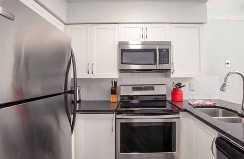 Blackcomb Condo | 2BR + Loft | Wildwood Lodge | Free Ski Bus | Hot Tub & Pool | Private Patio | Parking