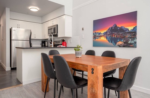 Blackcomb Condo | 2BR + Loft | Wildwood Lodge | Free Ski Bus | Hot Tub & Pool | Private Patio | Parking