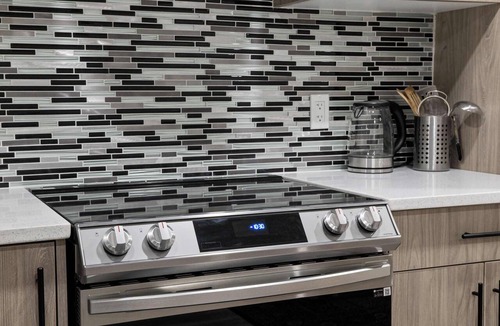 Evanston House | 2BR Private Suite Free Banff Pass