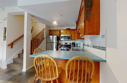 Village North House | 2BR | Symphony | Whistler Village | Complex Hot Tub | Gas Fireplace | Parking | Gondola Shuttle