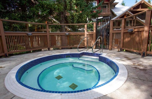 Village North House | 2BR | Symphony | Whistler Village | Complex Hot Tub | Gas Fireplace | Parking | Gondola Shuttle