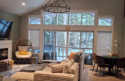 Eastern Hillsides Cabin | 3-bdrm cozy cabin in gorgeous Sunshine Valley w/the comforts of home in nature.