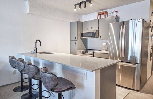 Windermere Apartment | 3 BDRM/Lake Access/Year round Indoor pool