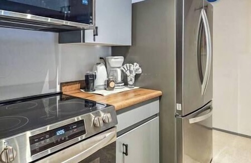 Windermere Apartment | 3 BDRM/Lake Access/Year round Indoor pool