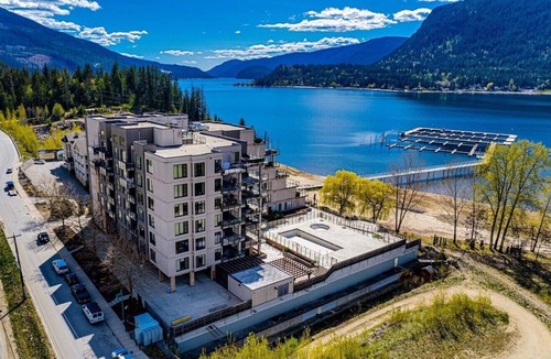 Sicamous Condo | 3 Bed 3 bath Penthouse on Mara, Pool, Gym, Steam room