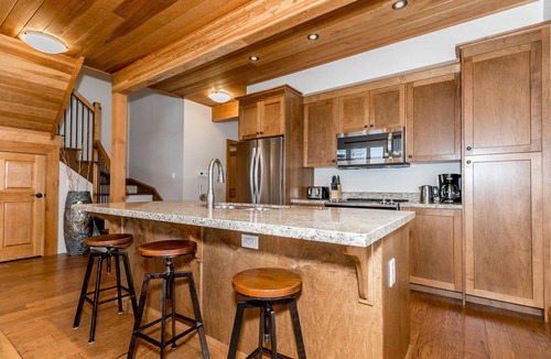 Muskoka Lakes Villa | 3 + bed 3 bath Villa on Lake Muskoka