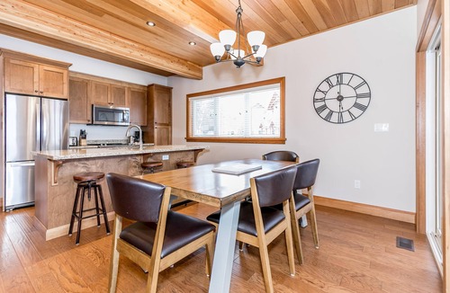 Muskoka Lakes Villa | 3 + bed 3 bath Villa on Lake Muskoka