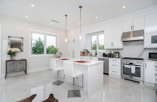 Arbutus Ridge House | 3 bed all with ensuite, free parking, minutes to downtown, beaches