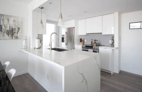 Crosstown Condo | 3 Bed Room Sub Penthouse Ocean and MountainView