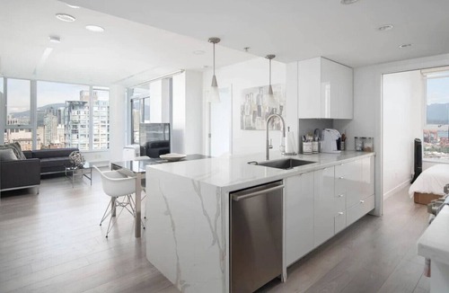 Crosstown Condo | 3 Bed Room Sub Penthouse Ocean and MountainView