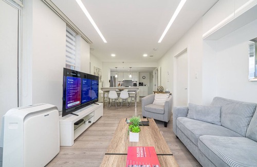 Crosstown Condo | 3 Bed Room Sub Penthouse Ocean and MountainView