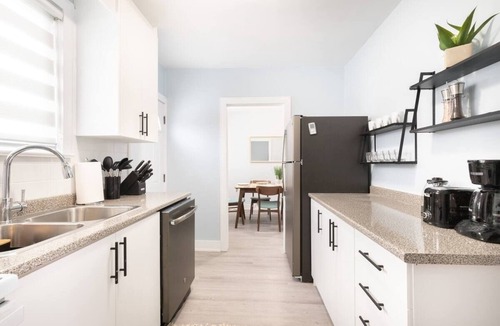 Newtonbrook House | 3 Bedroom BOHO Home [Near Rogers Stadium/Downsview by Allen Rd & Sheppard Ave]