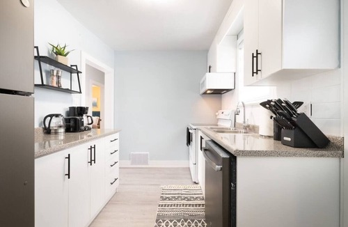 Newtonbrook House | 3 Bedroom BOHO Home [Near Rogers Stadium/Downsview by Allen Rd & Sheppard Ave]