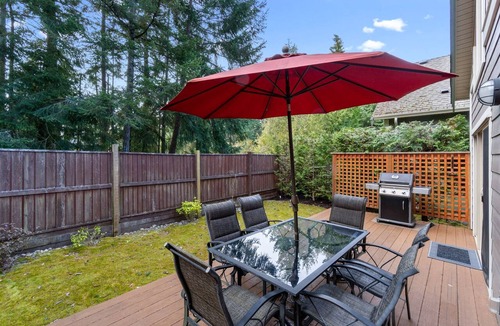 Regional District of Nanaimo Villa | 3 bedroom cottage close to Rathtrevor Beach, Mini Golf and pool on site.