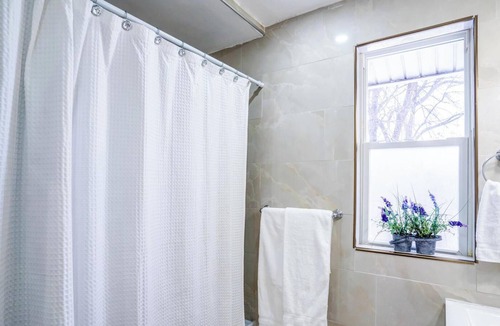 Blake - Jones House | 3 bedroom detached house in Toronto (Danforth area)