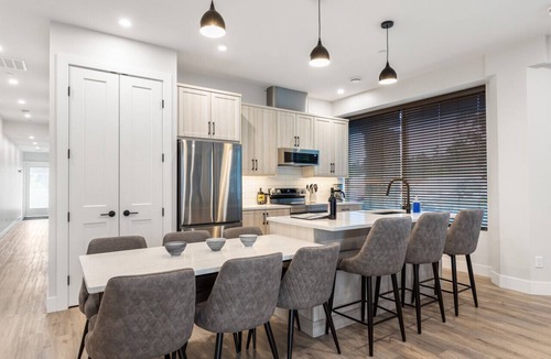 Regional District of Nanaimo Bed & Breakfast | 3-bedroom house Daily/Monthly Rates Available
