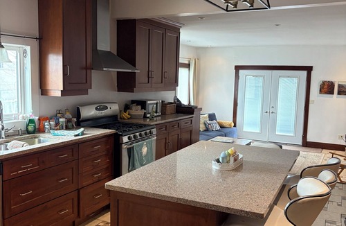 Port Colborne House | 3-bedroom house in charming Port Colborne with view of ships!
