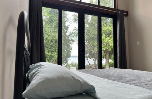 Lakefield House | 3-bedroom Lakefront Villa #5