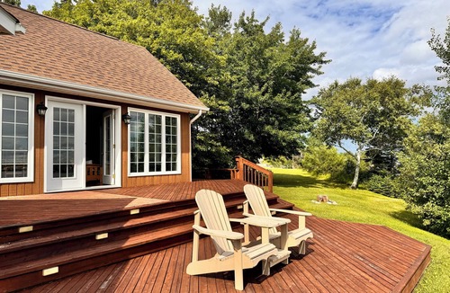 Russellville House | 3 Bedroom Waterfront bungalow on the banks of the Miramichi River