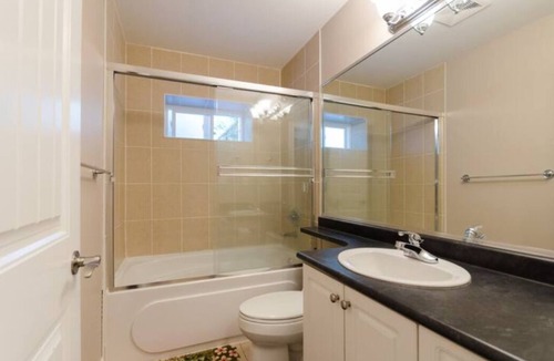 Fleetwood House | 3 bedrooms and 2 full bathrooms - next to Golf Course, park, Tennis Court