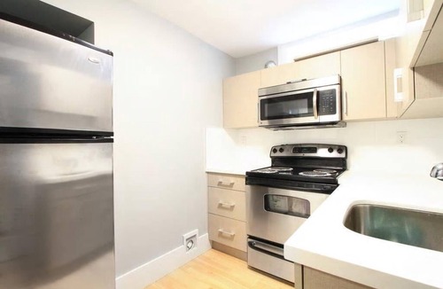 Riley Park-Little Mountain House | 3 Br 1.5 Ba private suite by Queen Elizabeth Park near Canada Line skytrain