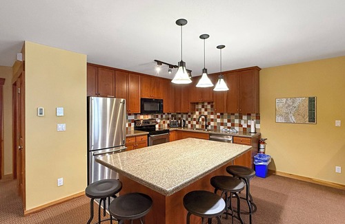 East Kootenay House | 3 BR Luxury Townhouse/Mountain views