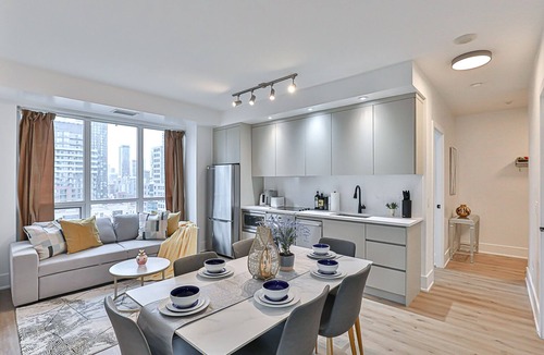 CityPlace Apartment | 3 BR w/parking Downtown Toronto beside CN Tower, Rogers Centre and MTCC
